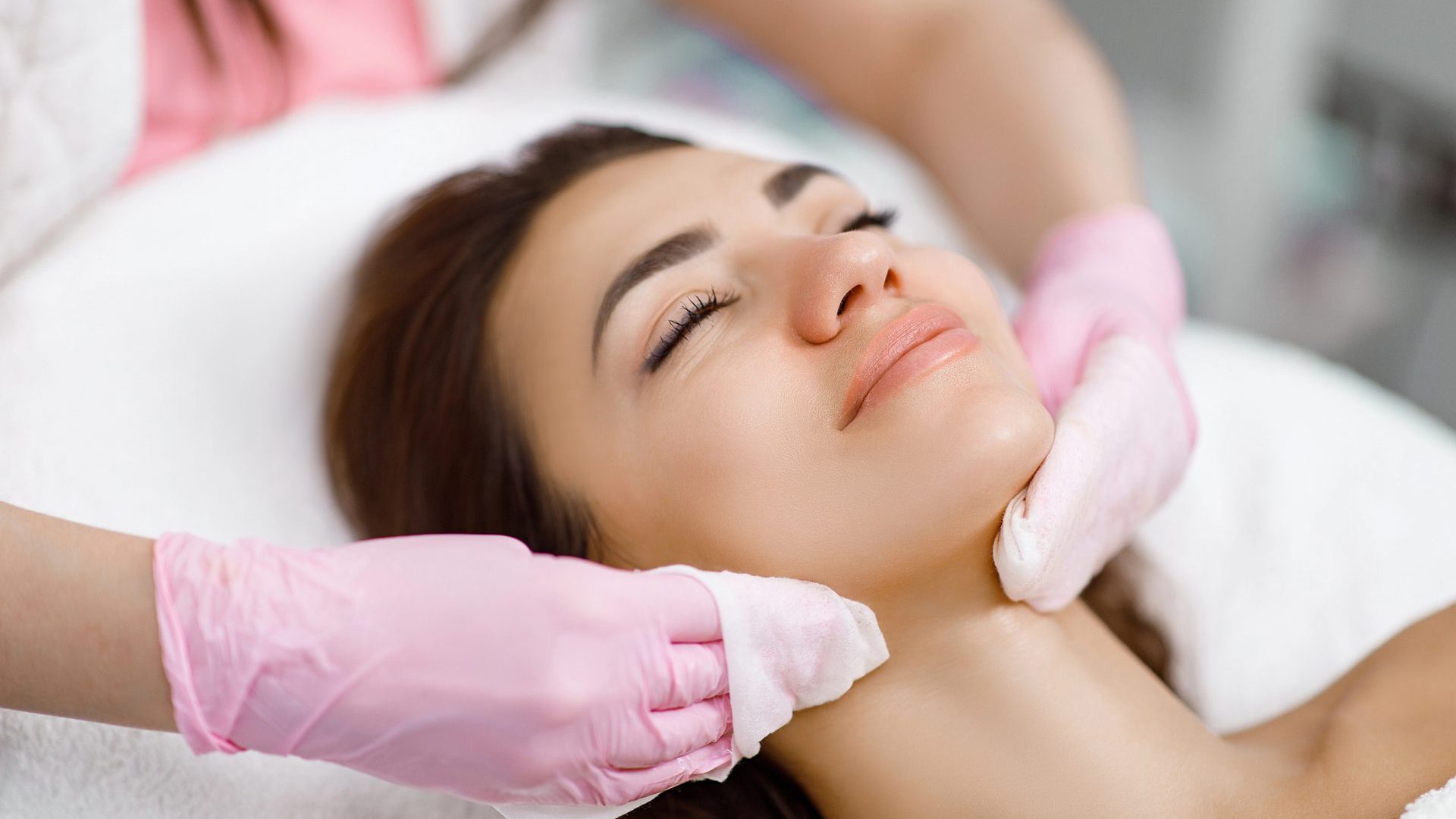 Peelingi chemiczne PCA SKIN®